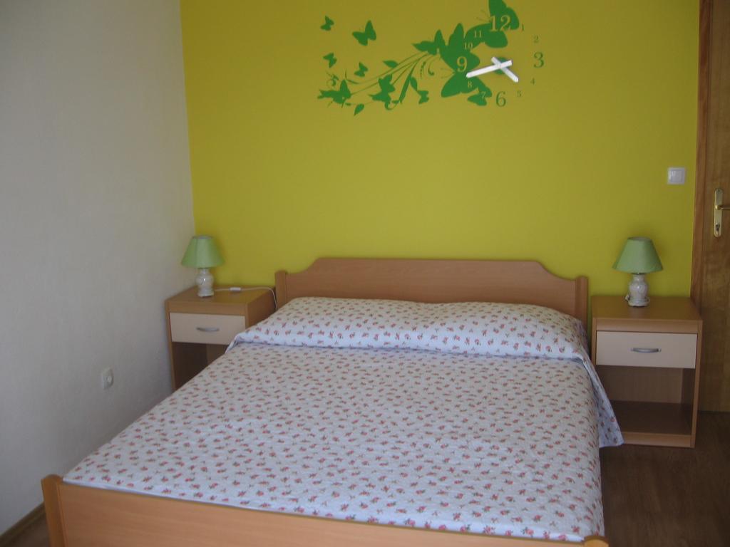 Apartments Marjanovic Bol Zimmer foto