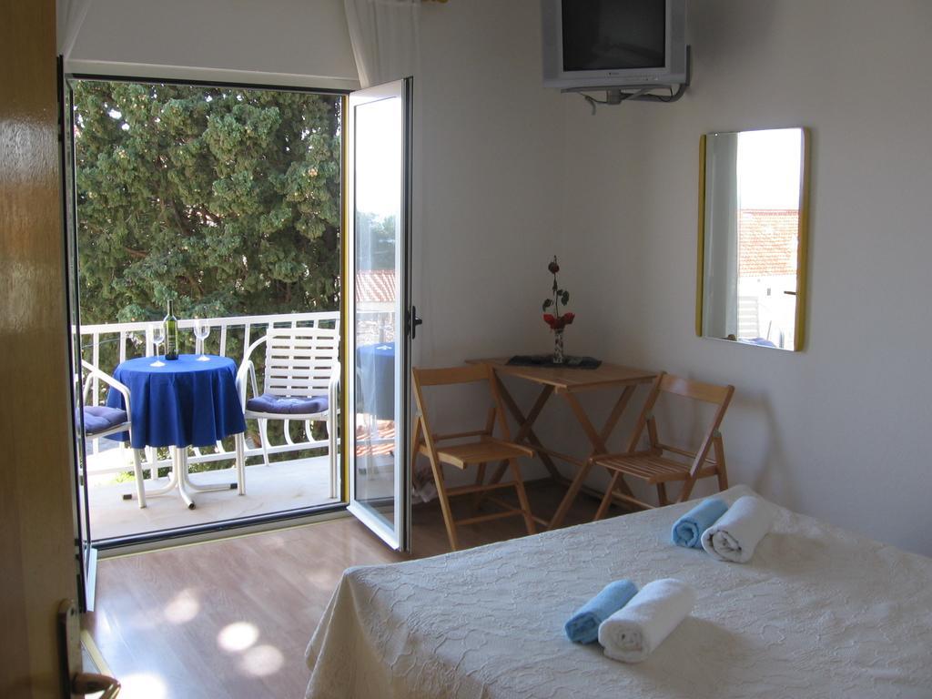 Apartments Marjanovic Bol Zimmer foto